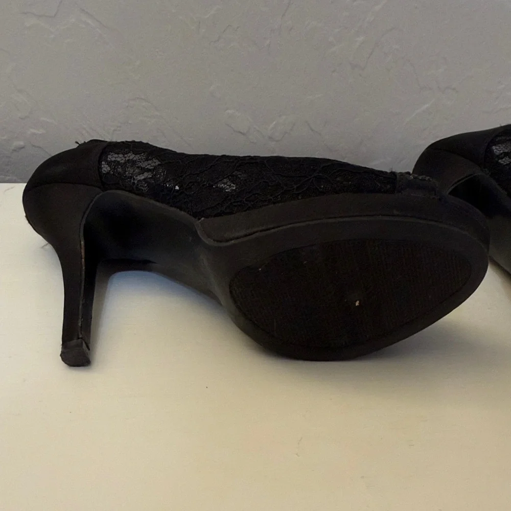 Michaelangelo Black Lace Peep-Toe Heels - Picture 6 of 9
